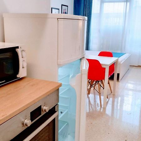 Hostal Estudios Бадалона Екстериор снимка