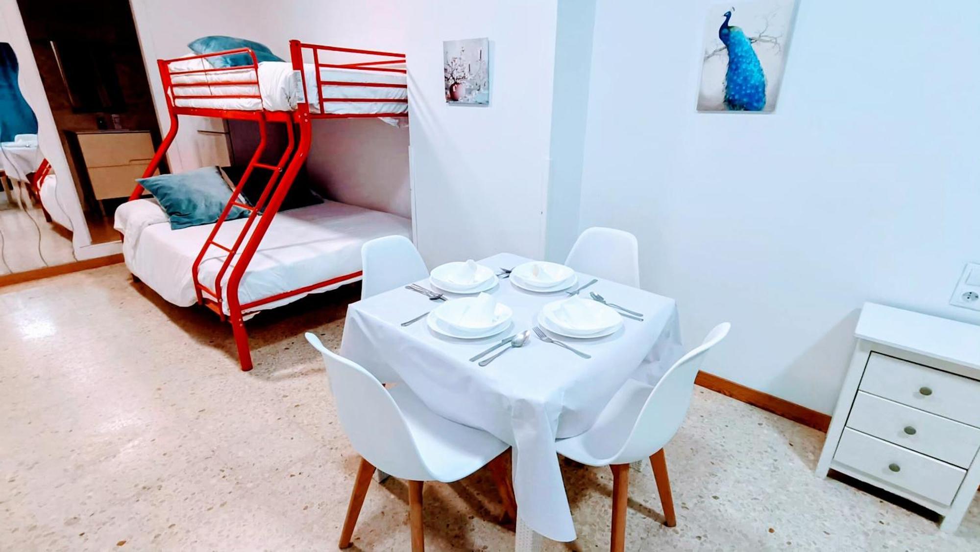 Hostal Estudios Бадалона Екстериор снимка