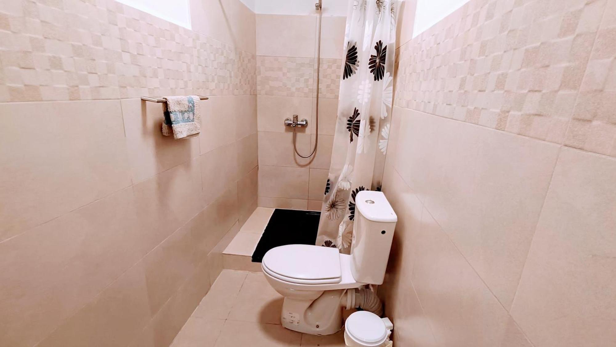 Hostal Estudios Бадалона Екстериор снимка
