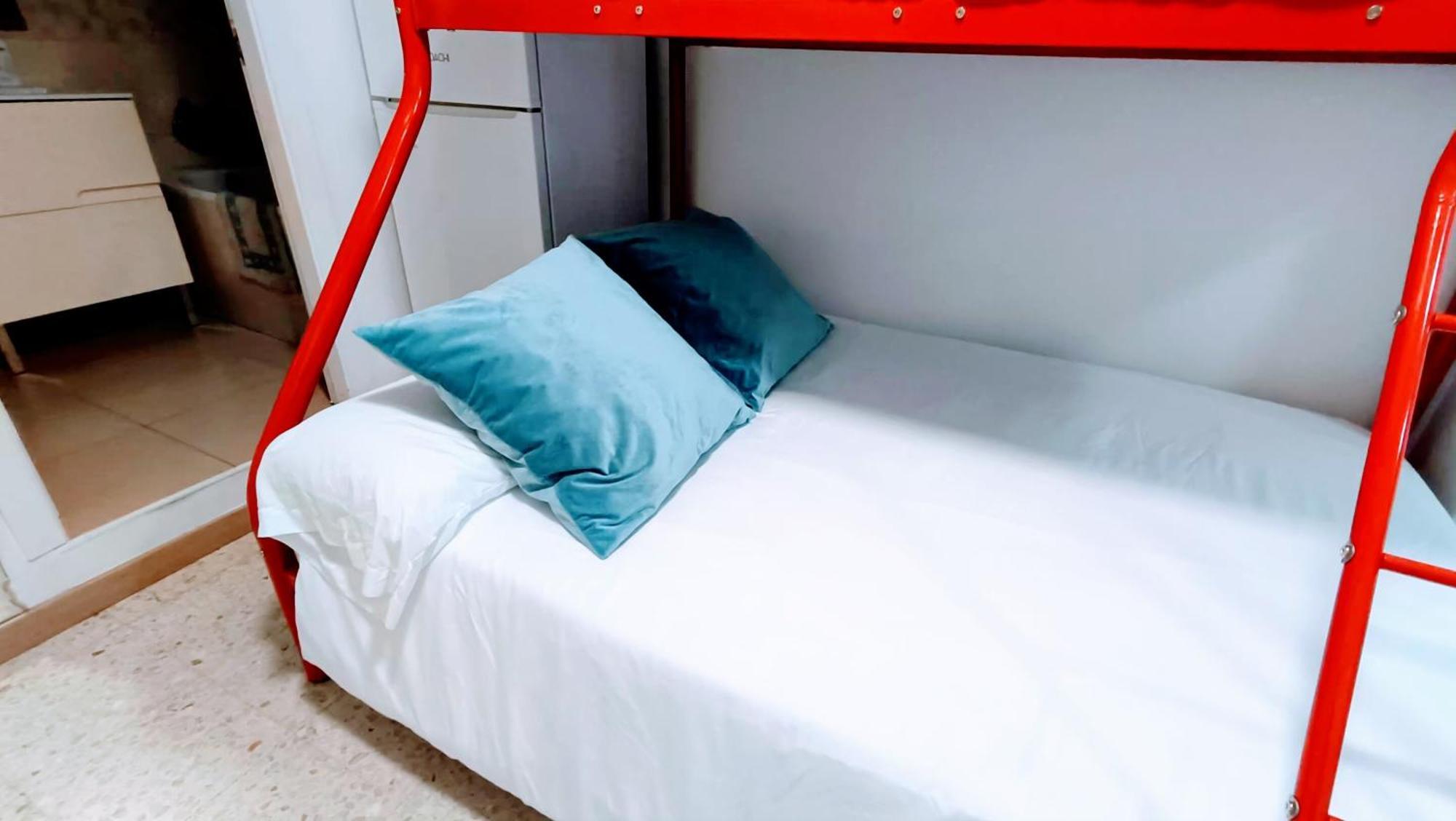 Hostal Estudios Бадалона Екстериор снимка