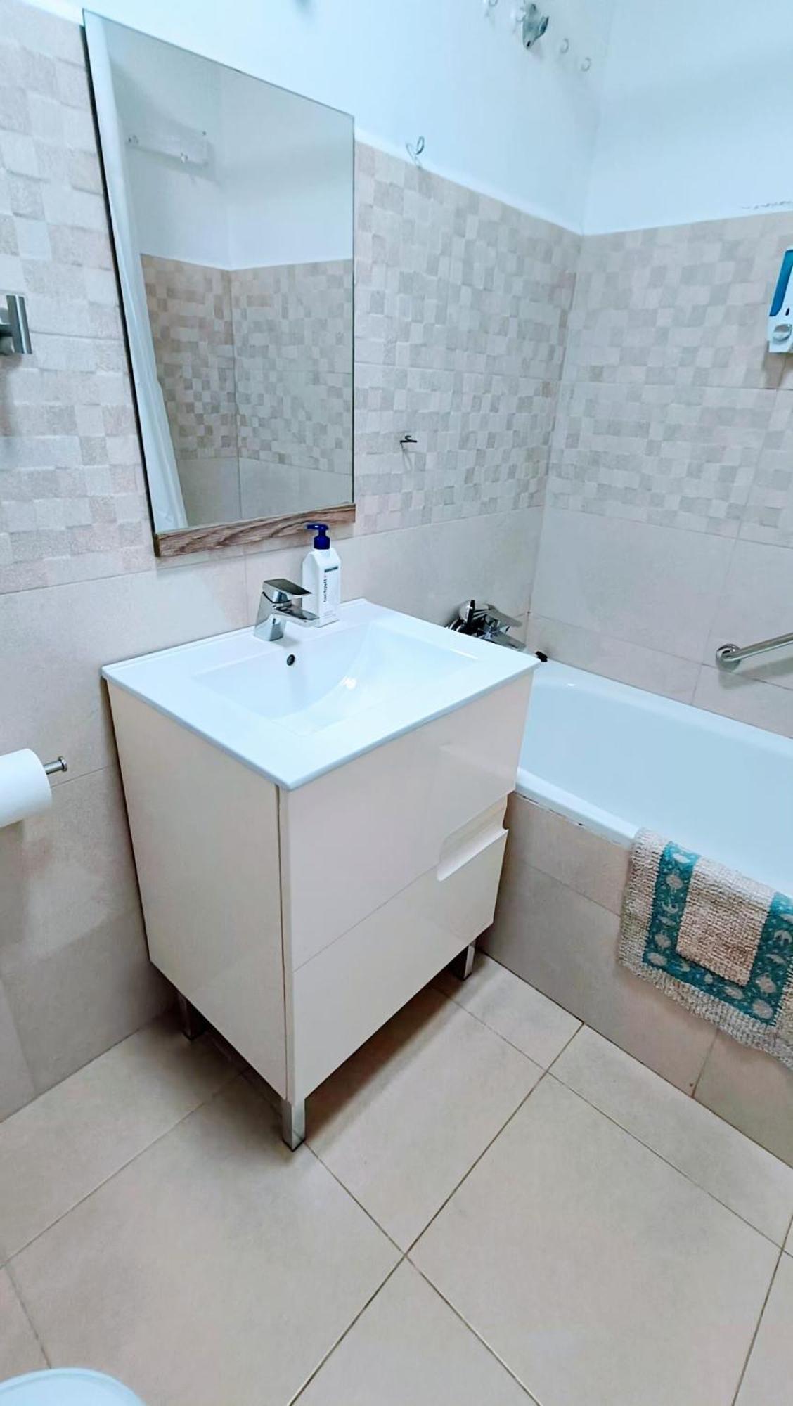 Hostal Estudios Бадалона Екстериор снимка