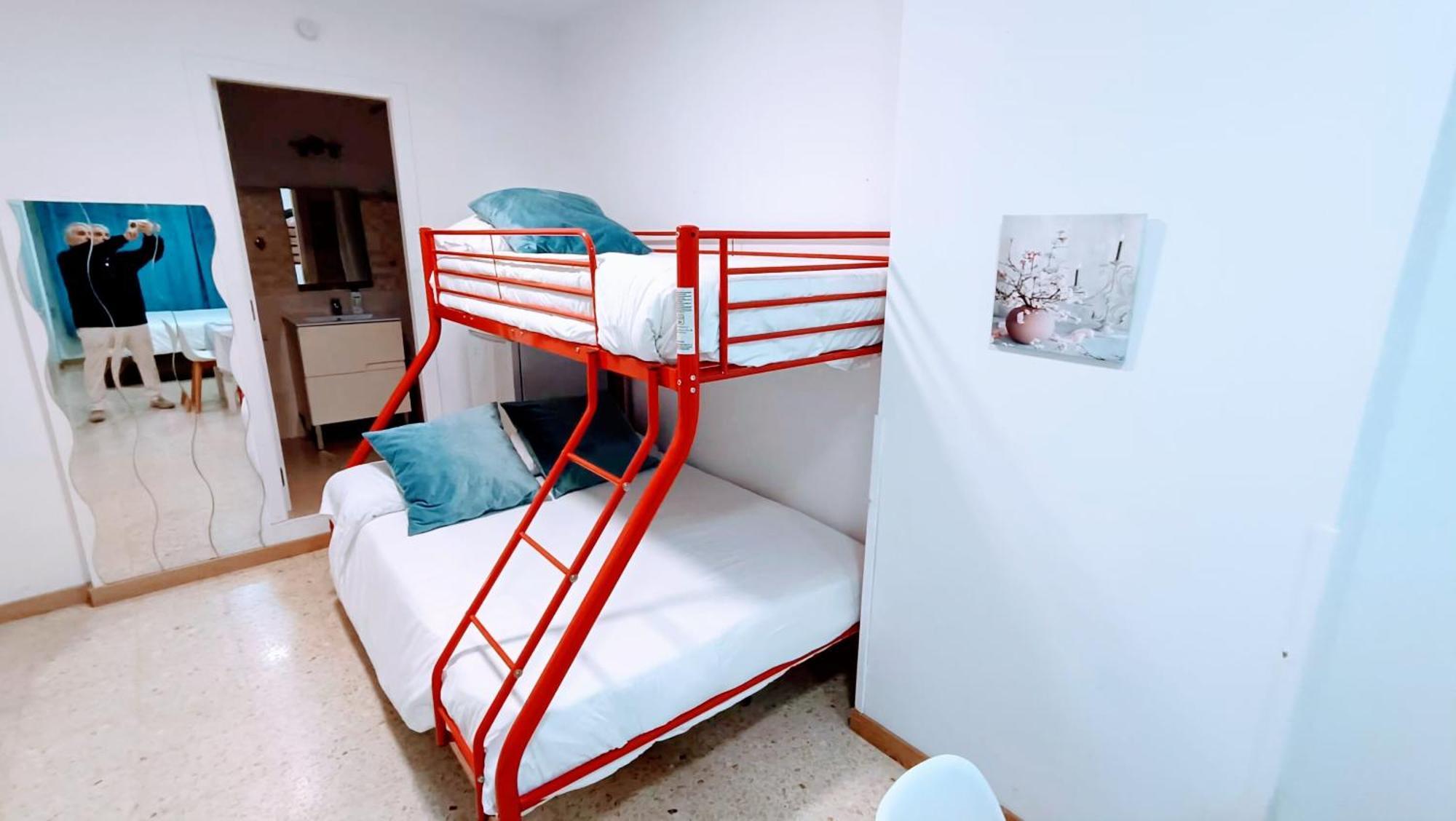 Hostal Estudios Бадалона Екстериор снимка