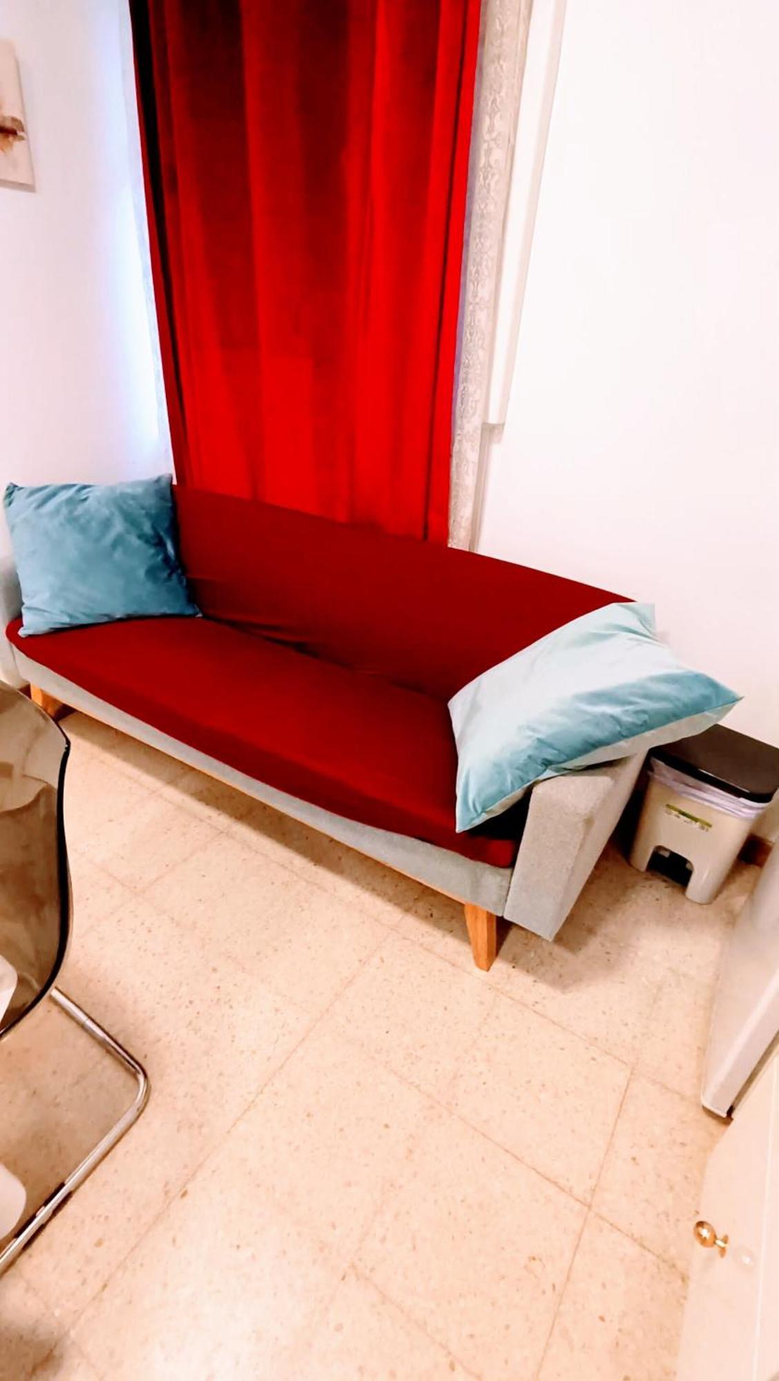 Hostal Estudios Бадалона Екстериор снимка