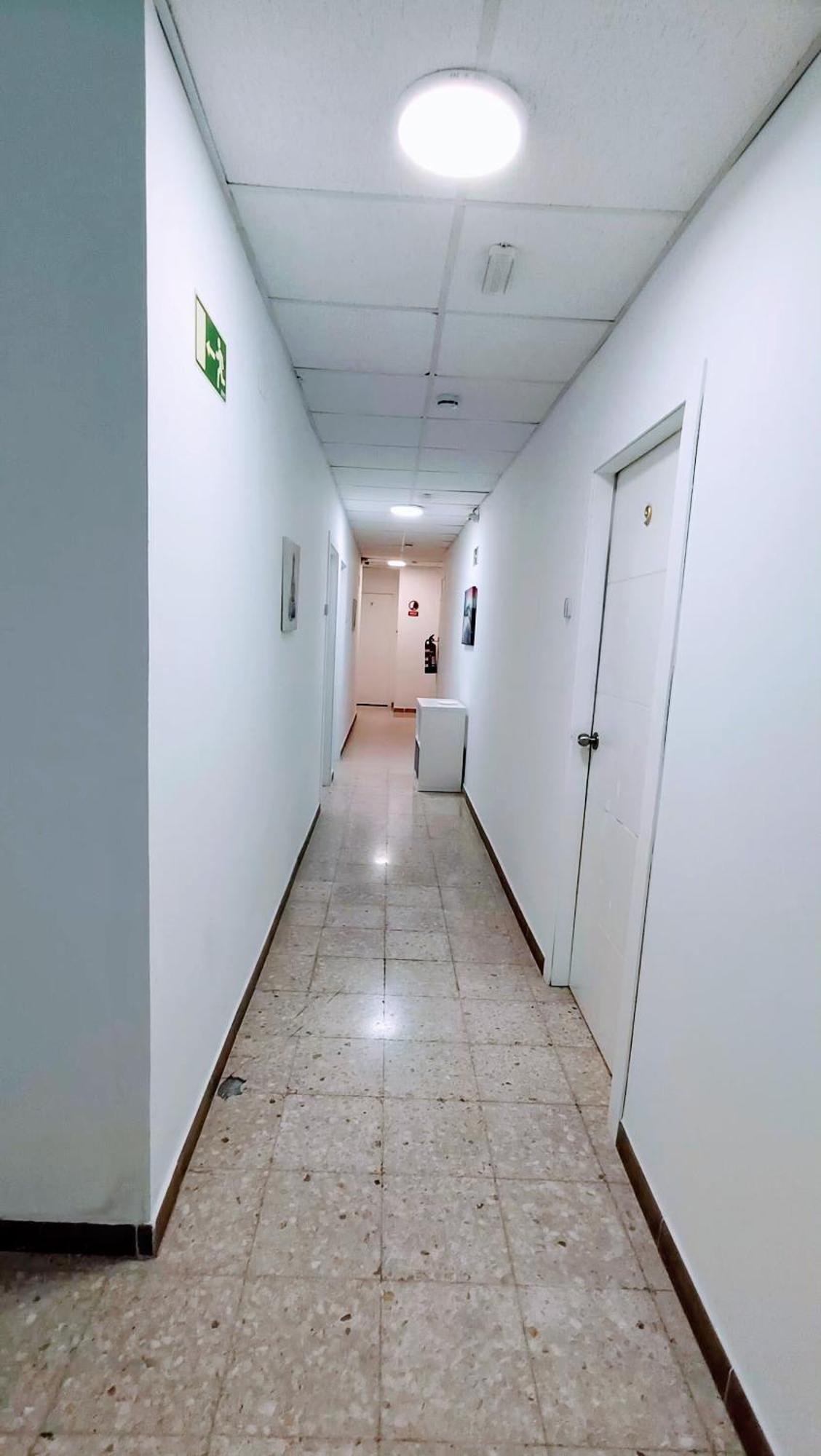 Hostal Estudios Бадалона Екстериор снимка