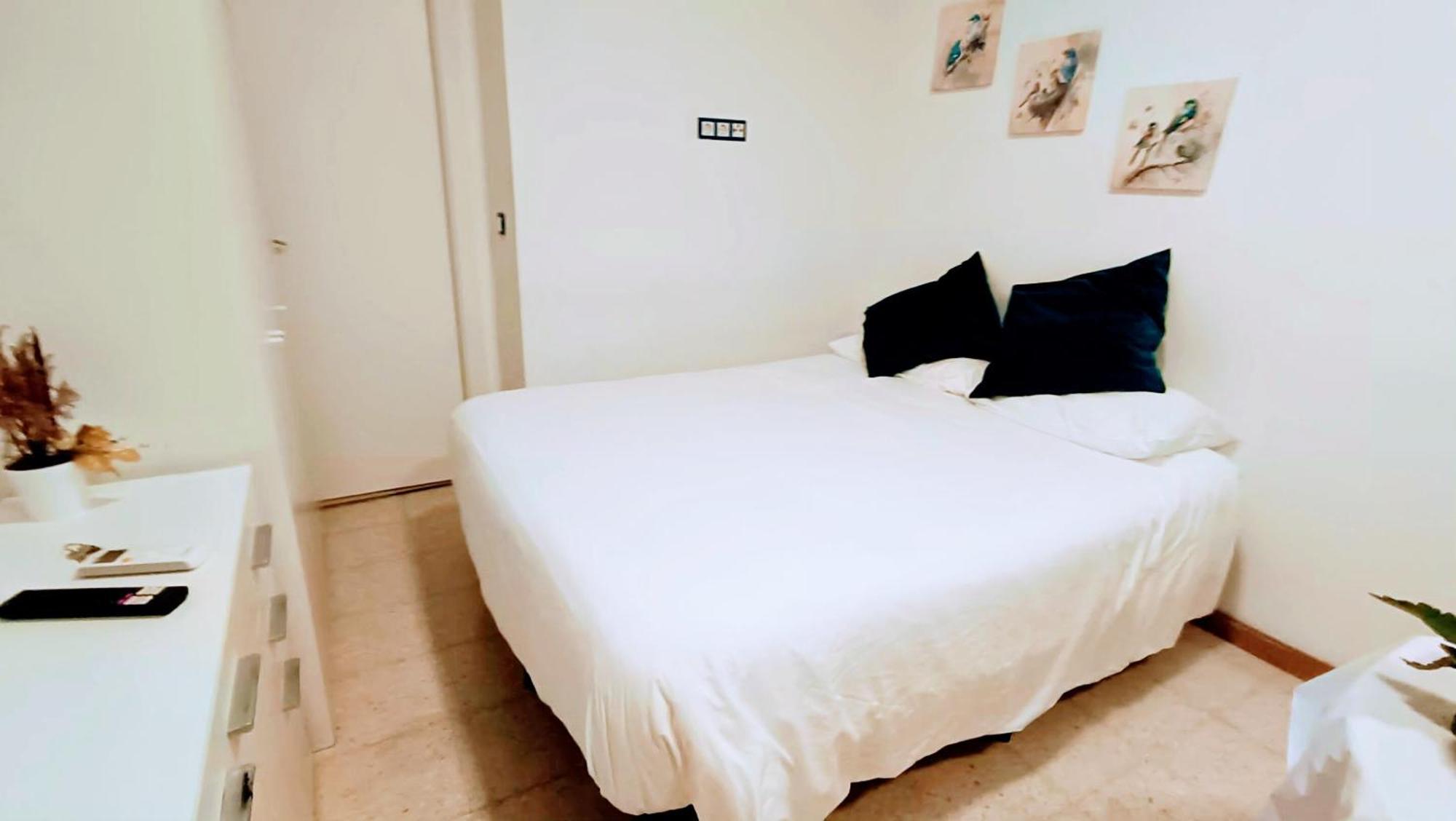 Hostal Estudios Бадалона Екстериор снимка