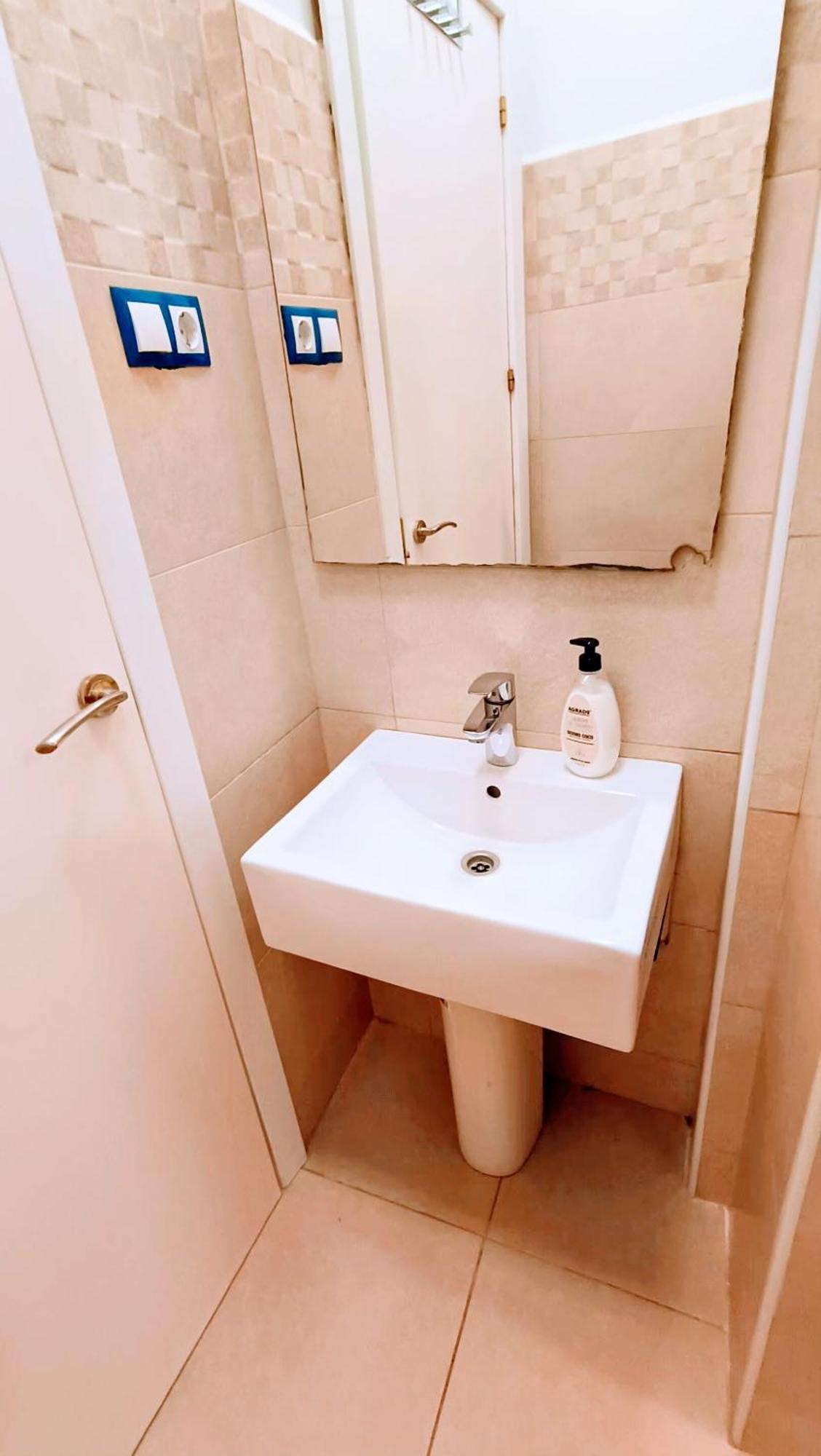 Hostal Estudios Бадалона Екстериор снимка