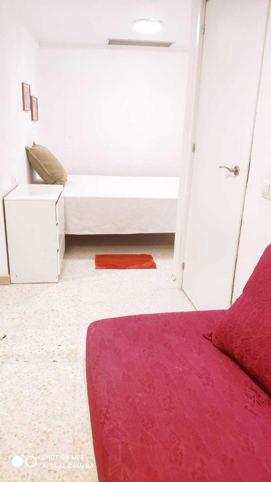Hostal Estudios Бадалона Екстериор снимка