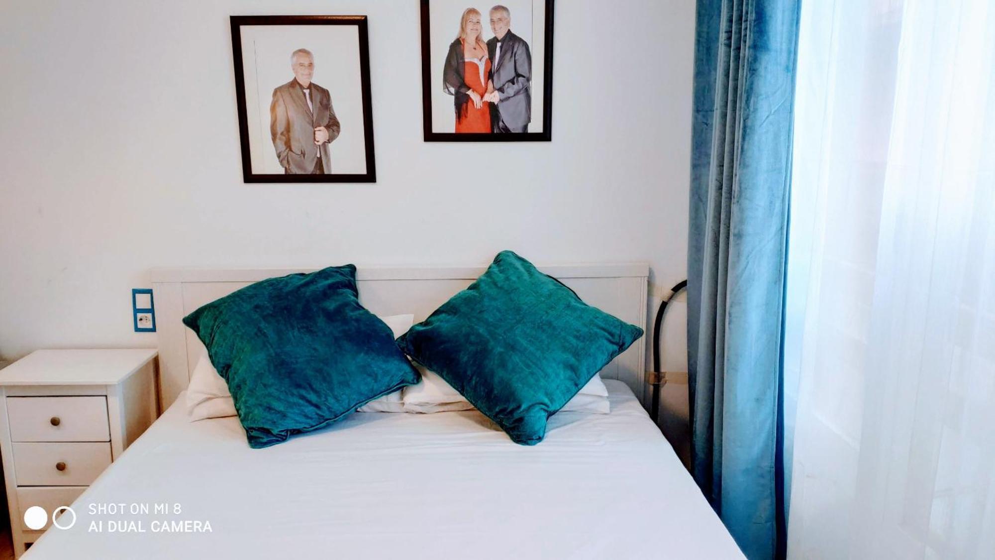 Hostal Estudios Бадалона Екстериор снимка