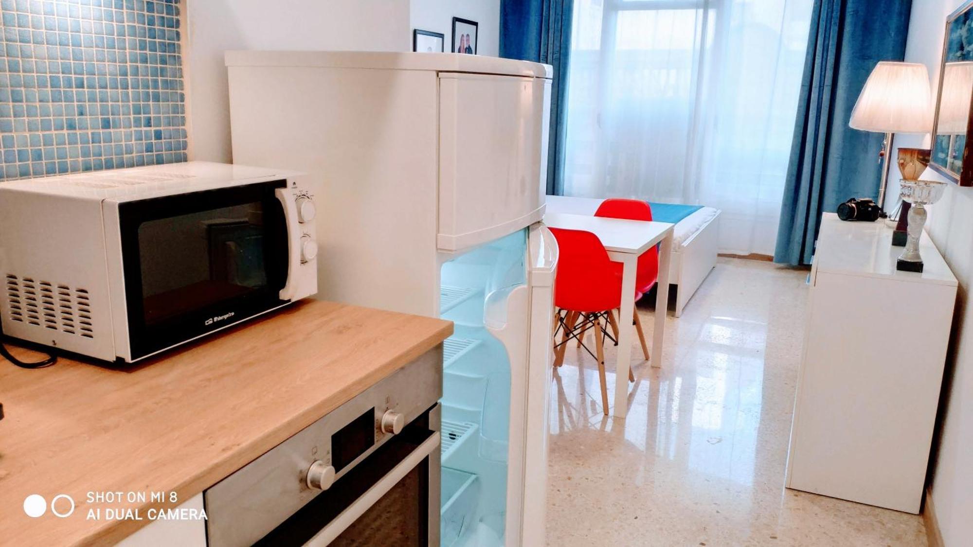 Hostal Estudios Бадалона Екстериор снимка