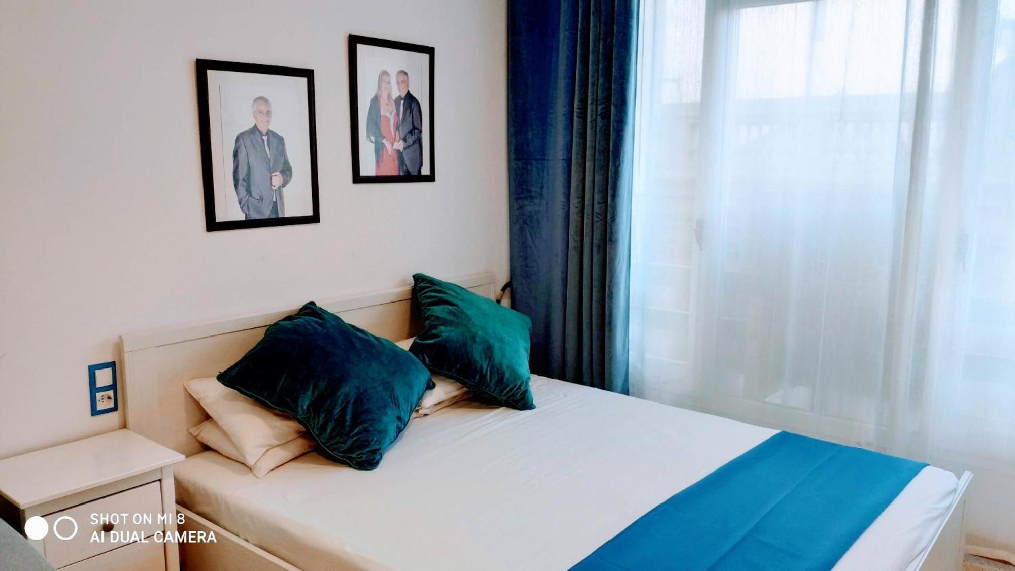 Hostal Estudios Бадалона Екстериор снимка