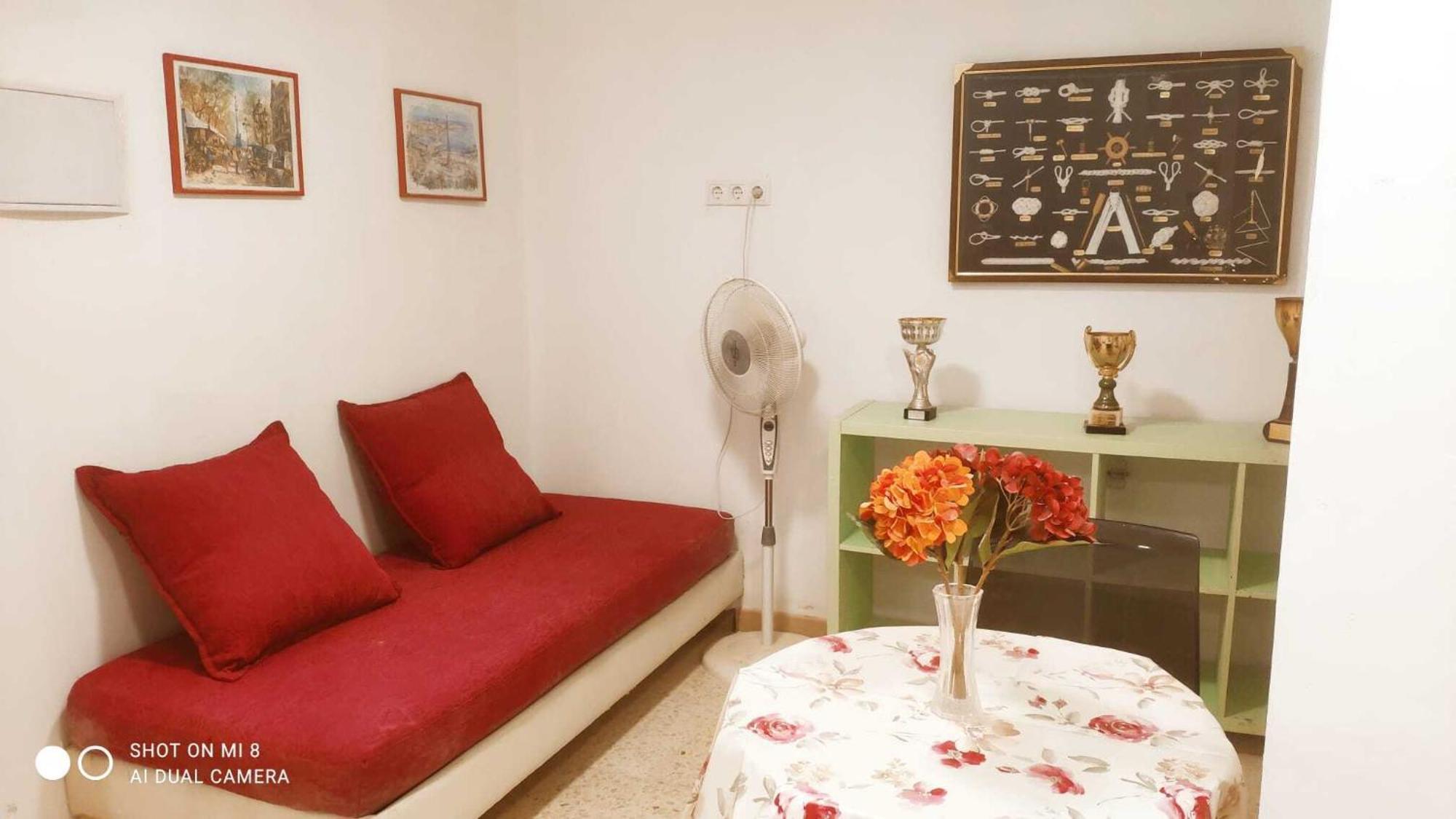 Hostal Estudios Бадалона Екстериор снимка