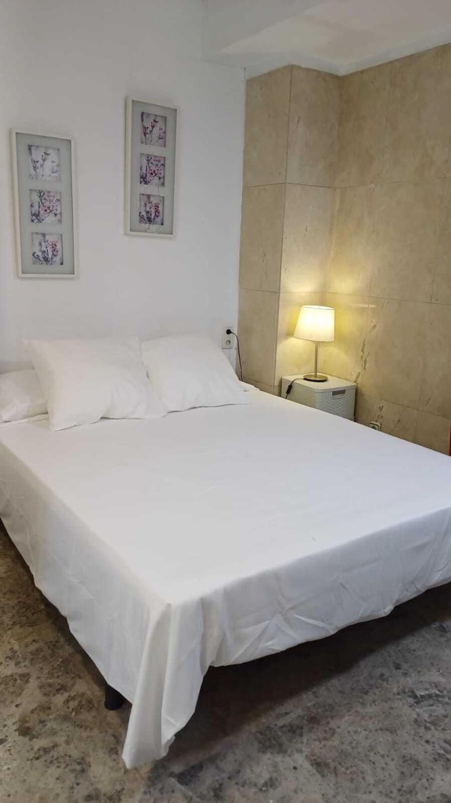 Hostal Estudios Бадалона Стая снимка