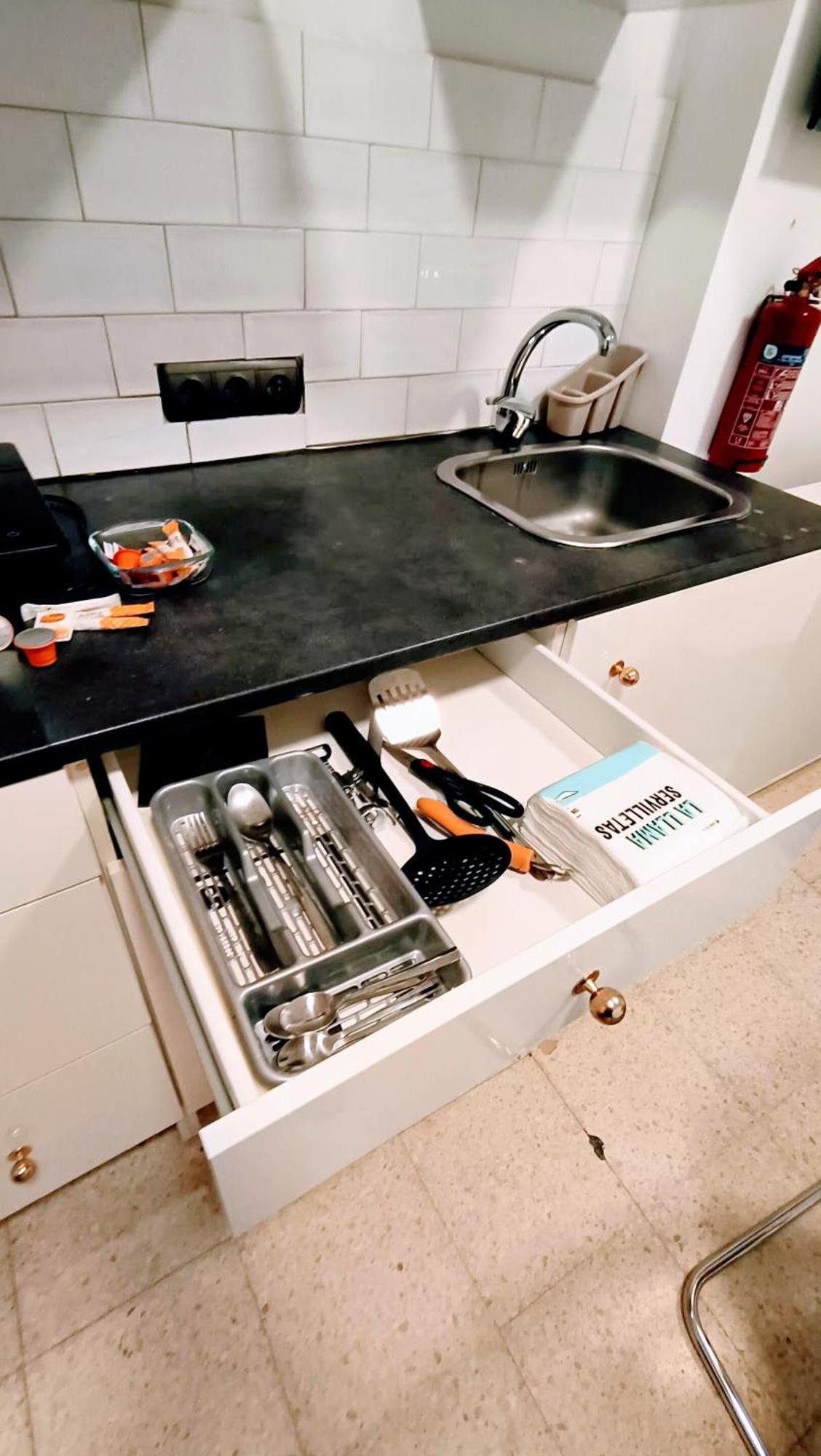 Hostal Estudios Бадалона Екстериор снимка