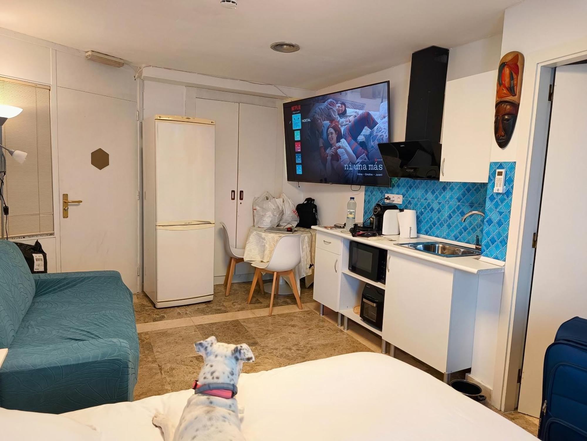 Hostal Estudios Бадалона Екстериор снимка