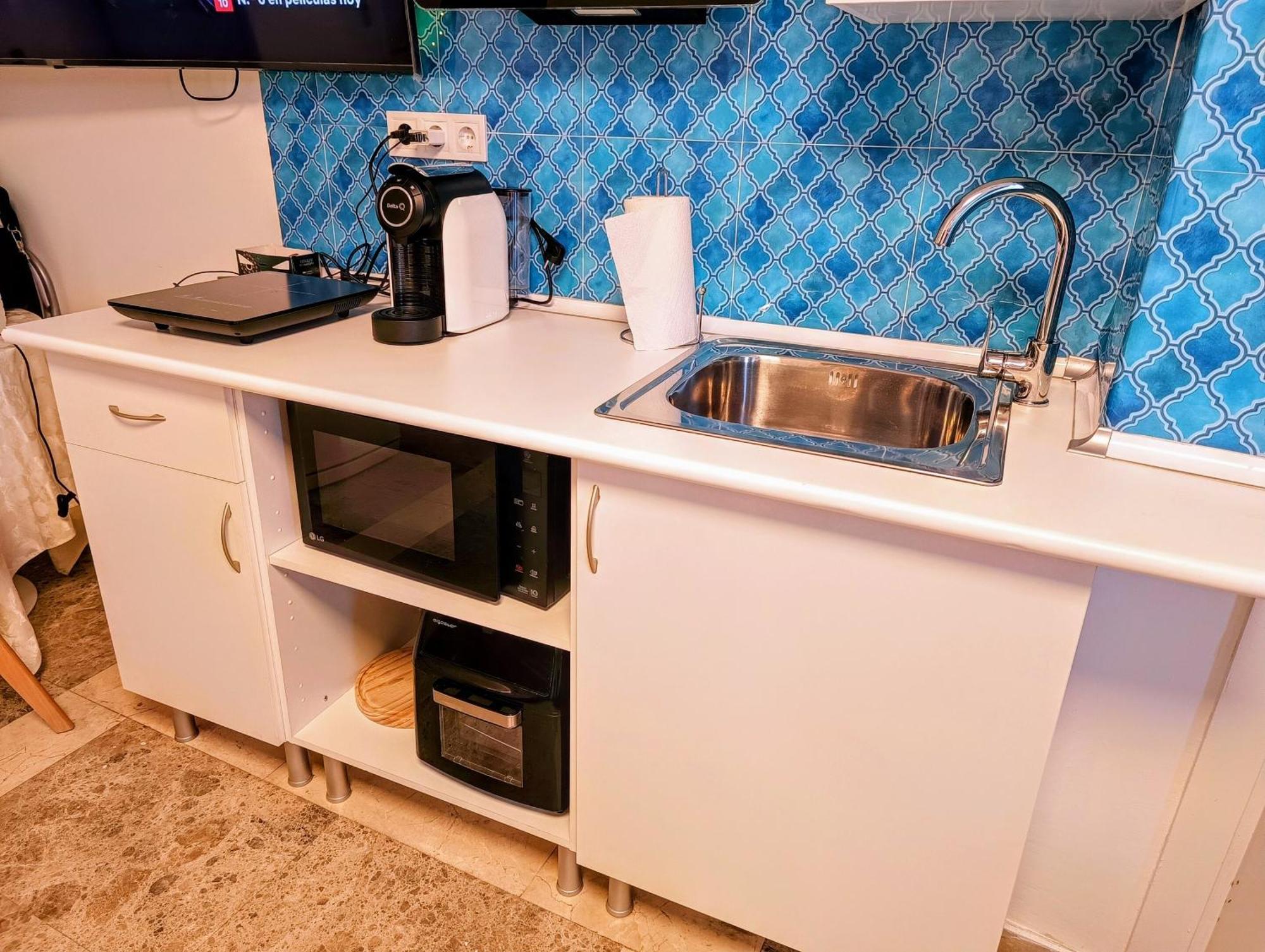 Hostal Estudios Бадалона Екстериор снимка